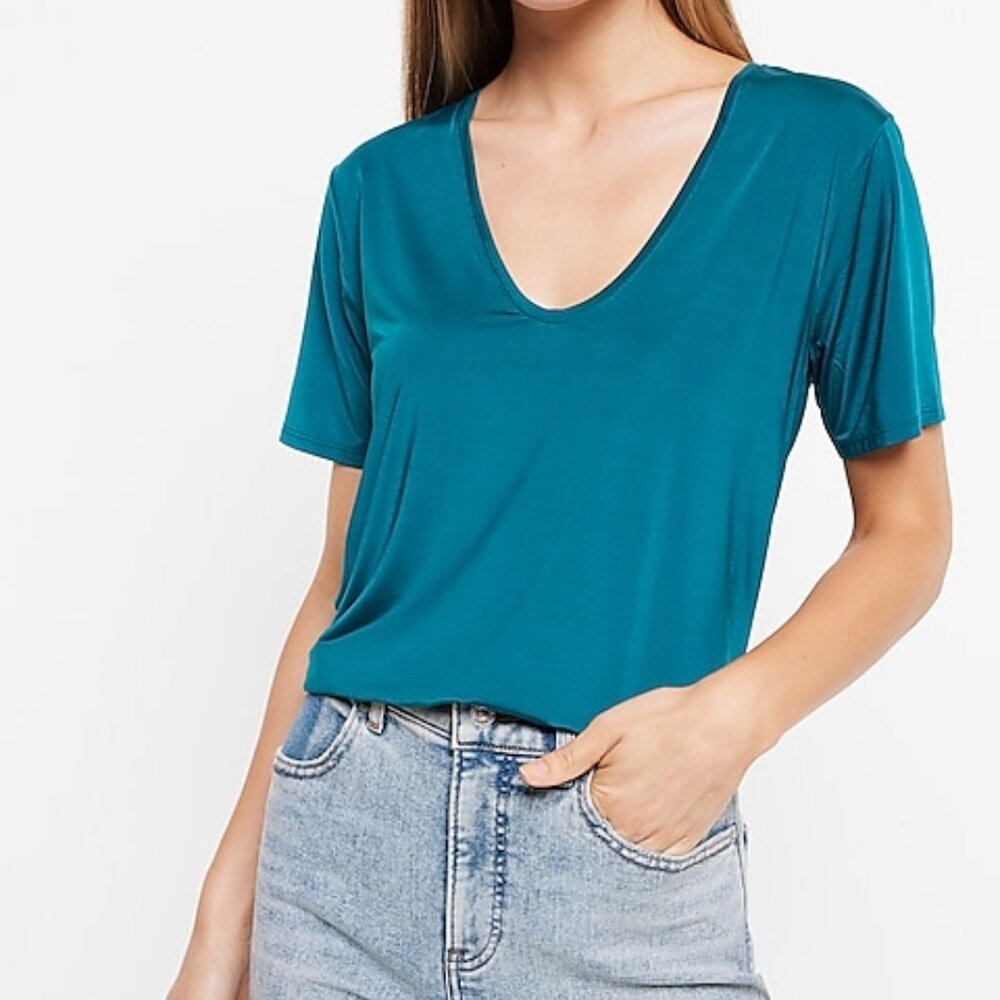 NWT Express Silky Skimming V Neck Short Sleeve Tee Size XS